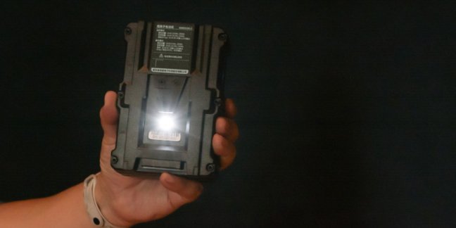 SWIT CIMO-D290S 290Wh Bi-Voltage OLED info Cine V-mount Battery