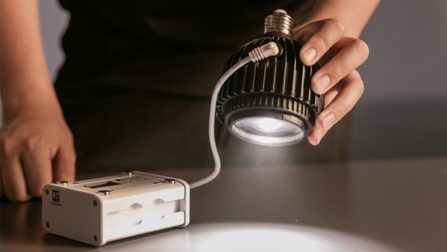 Astera SolaBulb Kit – sada 8 LED žárovek, snootů a PowerStation v kufru - Patice: E26
