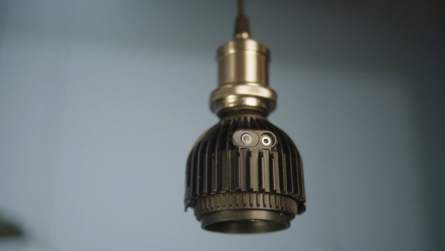 Astera SolaBulb - zoomovatelná LED fresnel žárovka pro film a eventy