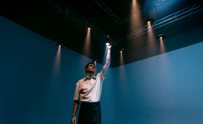 Astera SolaBulb - zoomovatelná LED fresnel žárovka pro film a eventy